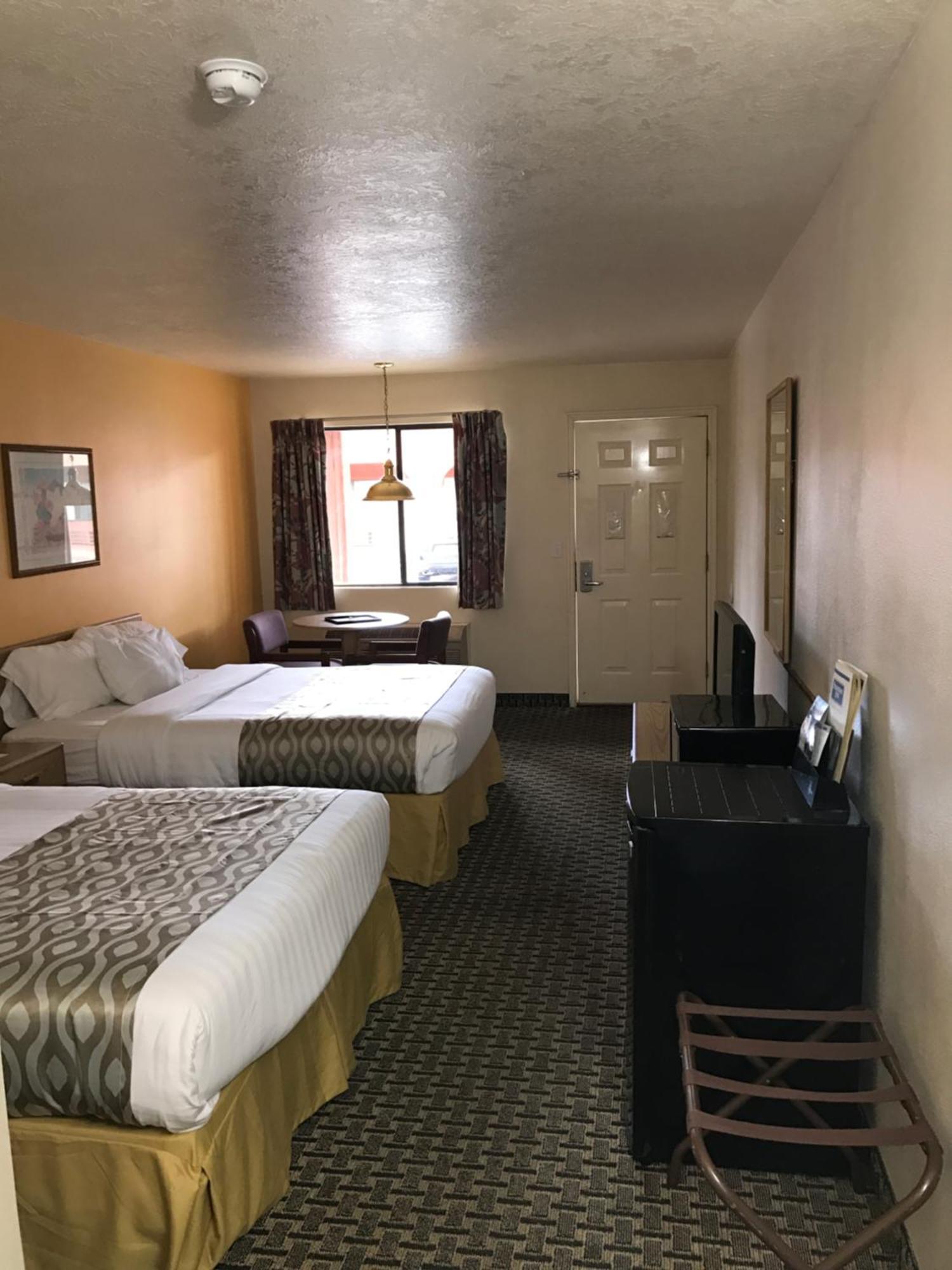 קנב Vermilion Inn מראה חיצוני תמונה